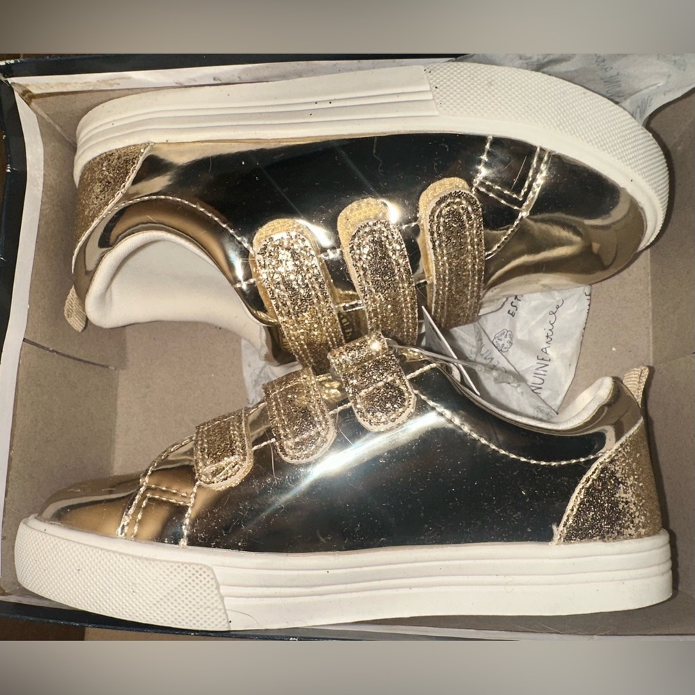 Girls OshKosh B’Gosh Luana Gold Metallic Glittler Sneaker, Velcro straps Size 12